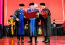 Steve Moore recibe el Honoris Causa de la USPG ante una nueva generación de profesionales